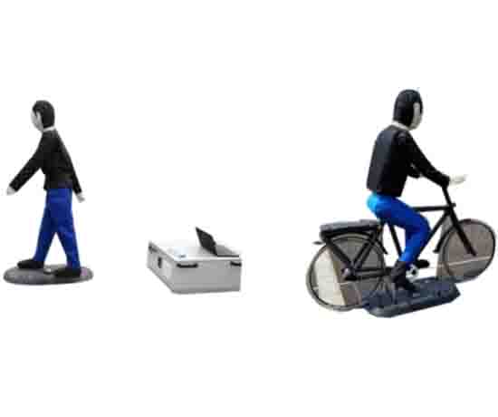 智能網(wǎng)聯(lián)移動假人、假車、交通標(biāo)志