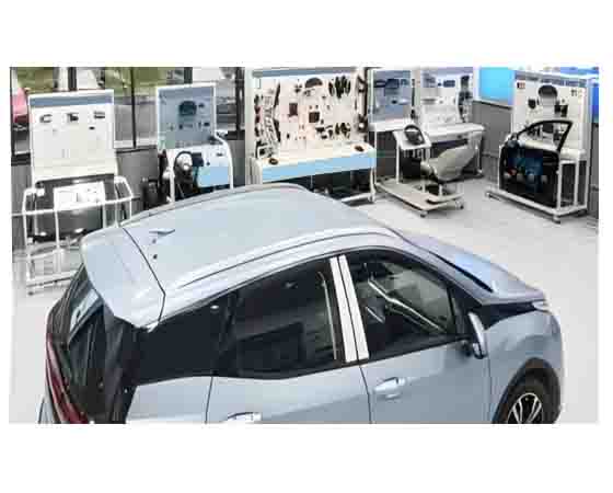 新能源汽車技術專業(yè)實訓室.jpg